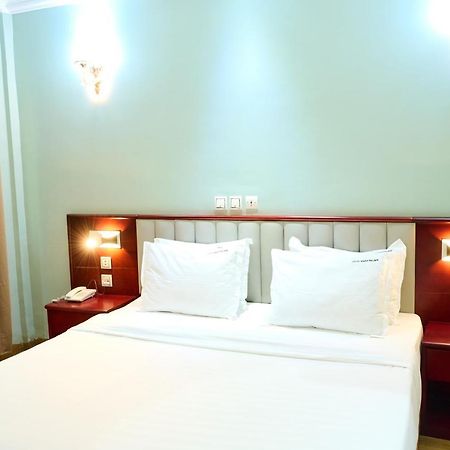 Hotel Sindz Palace Yaoundé Εξωτερικό φωτογραφία